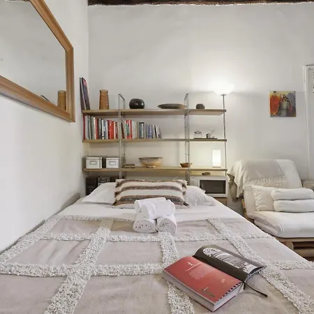 Bnbnook - Modern Comfort By The Seine & Notre-dame Apartment